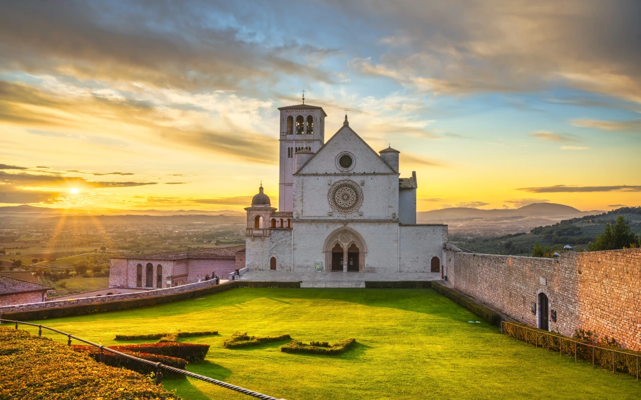 Visit the Basilica di San Francesco: A Major Pilgrimage Site in Italy