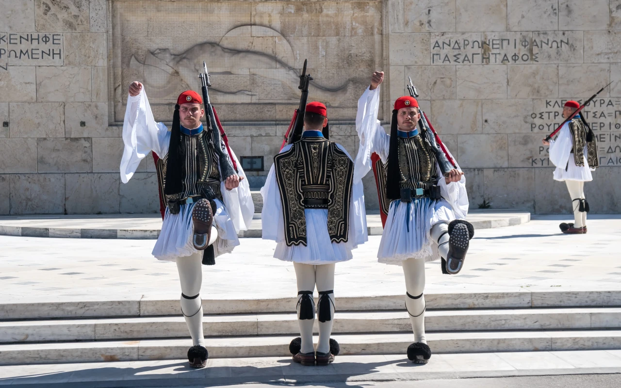 See the Changing of the Guard at the Hellenic Parliament: A Must-See Athens Tradition