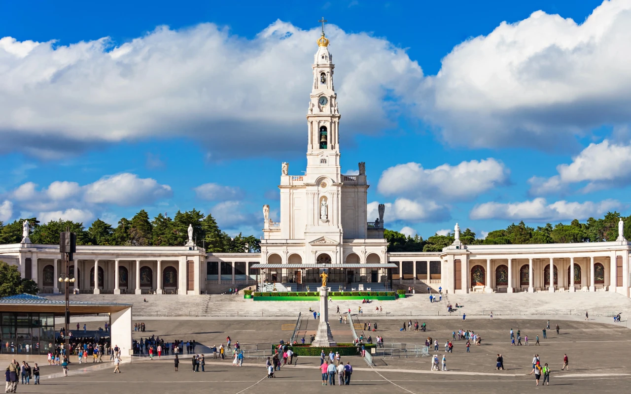 Visit the Fatima Shrine: A Catholic Pilgrimage Site in Portugal