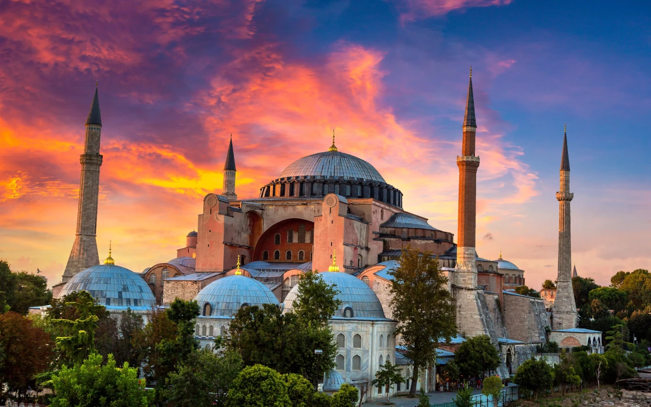 Visit the Hagia Sophia: A Monument of Byzantine and Ottoman History