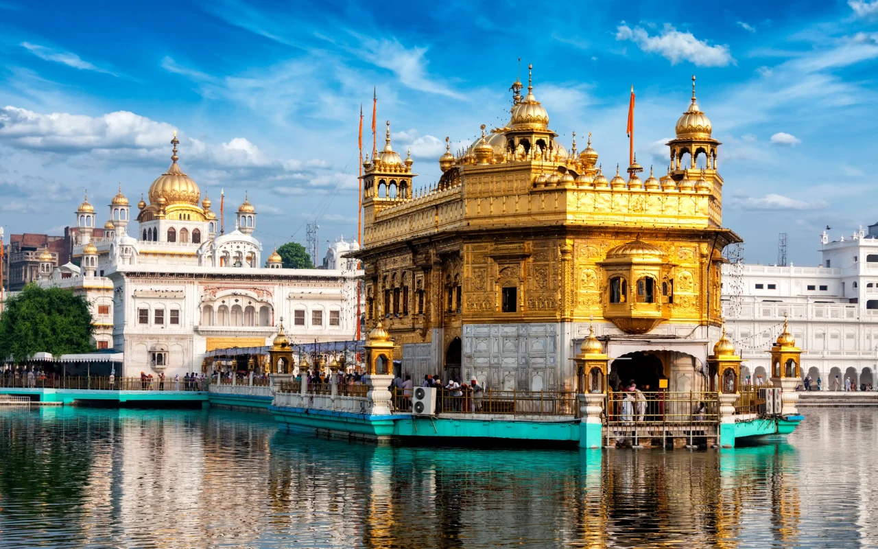 Visit the Golden Temple (Harmandir Sahib): A Sacred Sikh Site in India