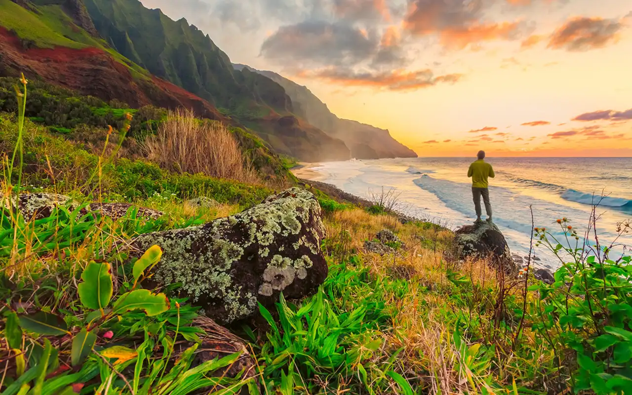 Scenic view of the beautiful Hawaiian Islands with lush green landscape and crystal clear blue waters.