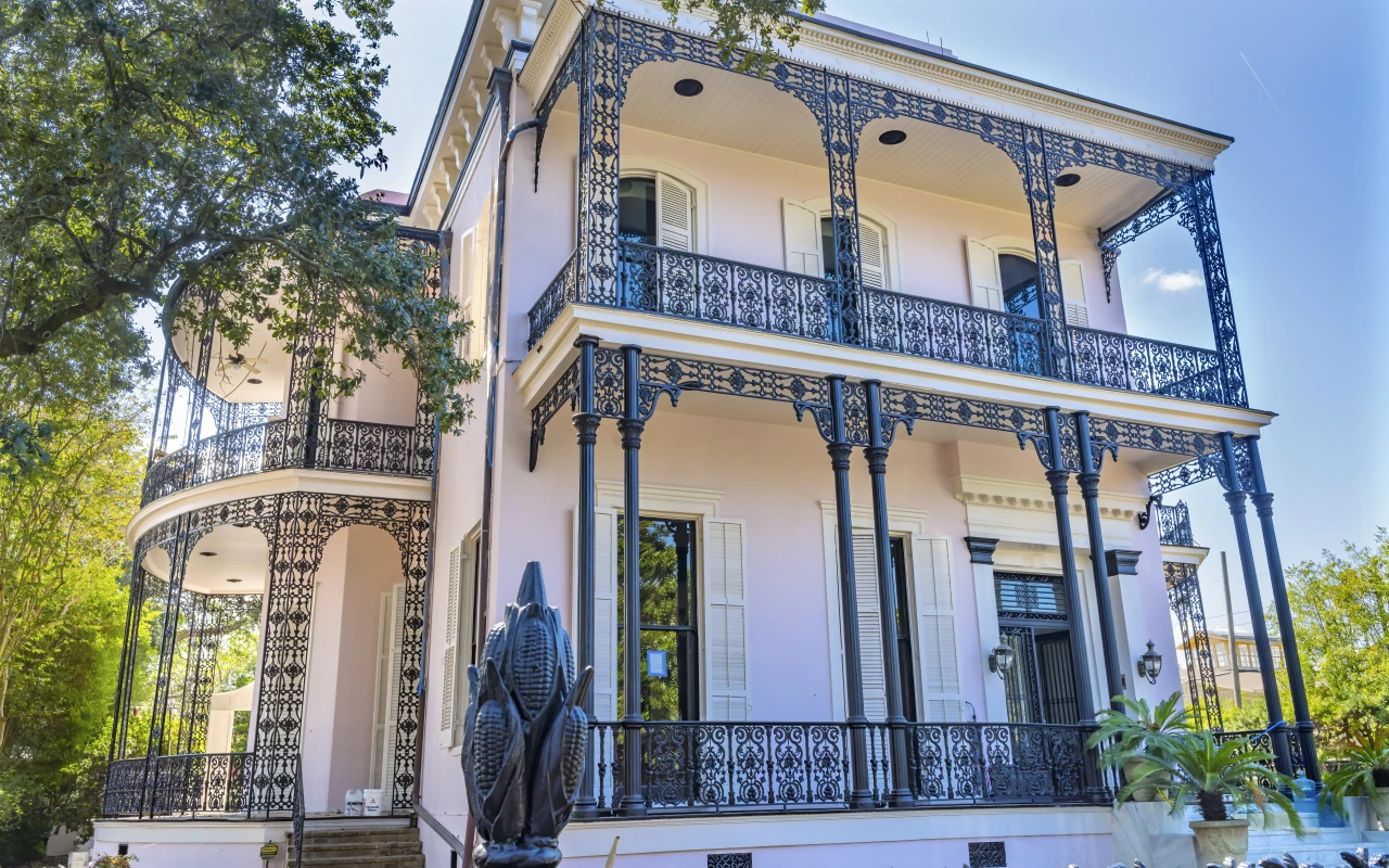 Walk Through the Garden District: A Tour of New Orleans' Architectural Marvels