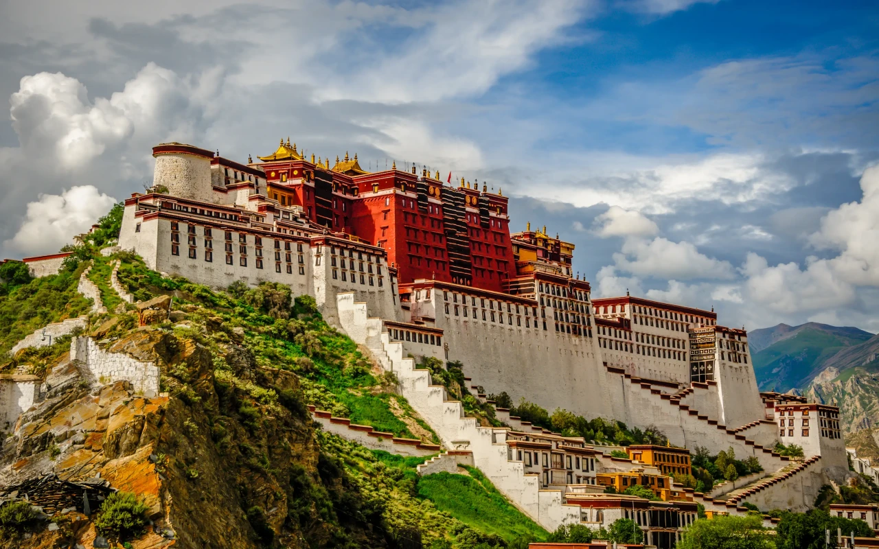 Visit the Potala Palace: A Majestic Tibetan Monument