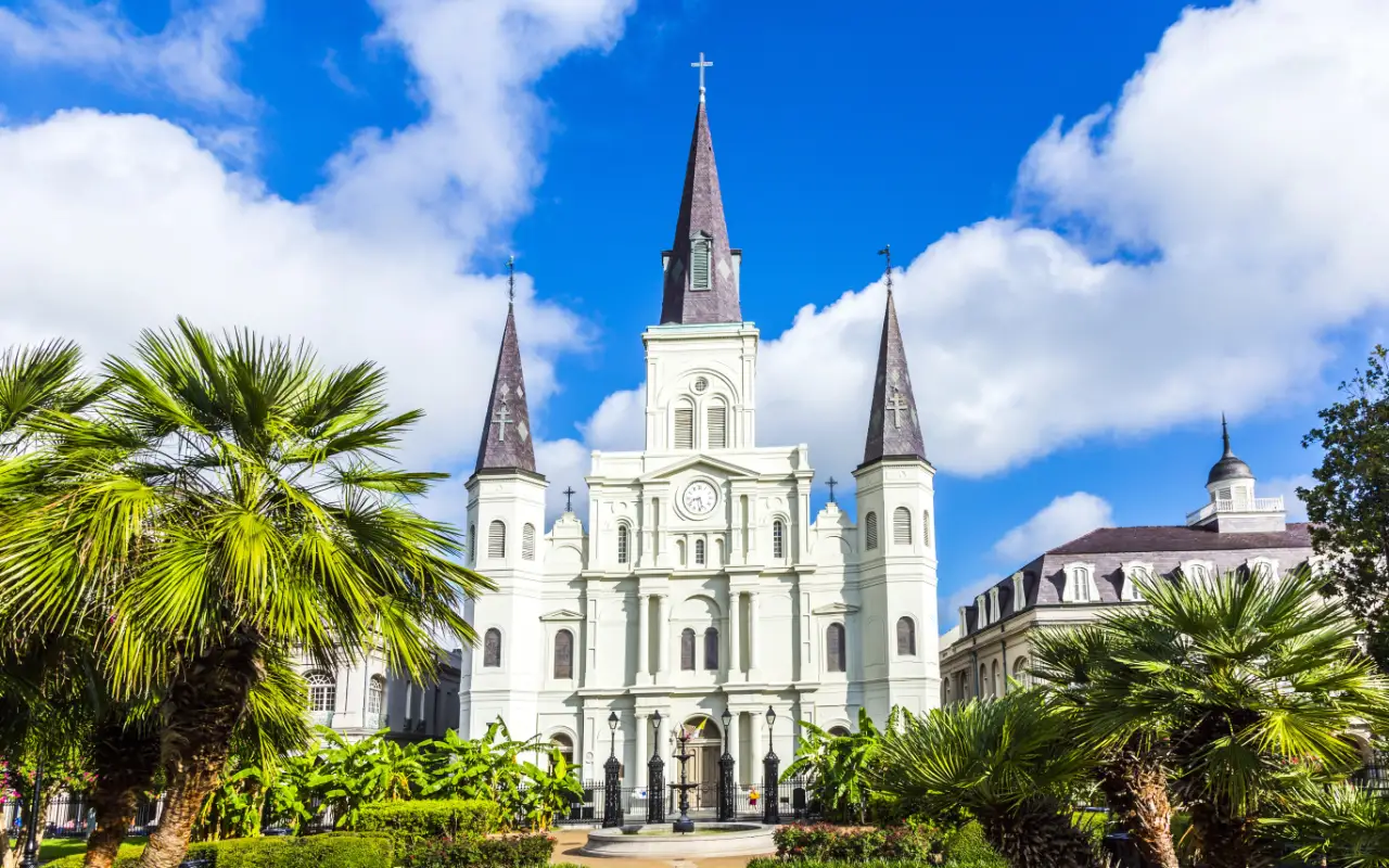 Visit the St. Louis Cathedral: Discover New Orleans' Historic Centerpiece