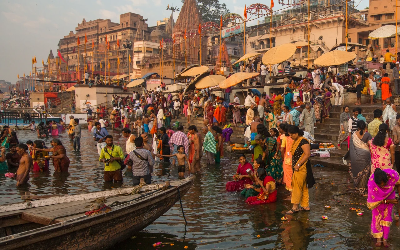 Discover the Ganges River (Varanasi): A Sacred River in Hinduism