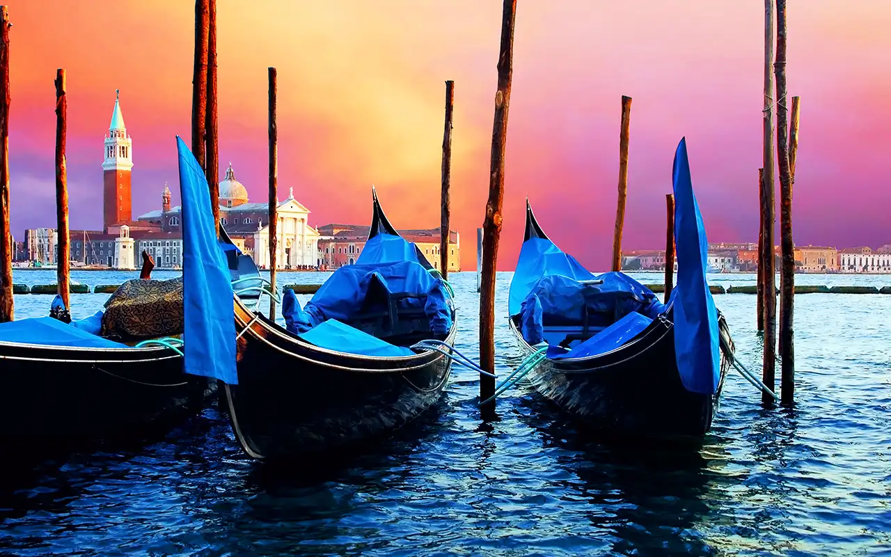 A guide map highlighting tourist attractions and things to do in Venice, Italy