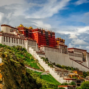 Visit the Potala Palace: A Majestic Tibetan Monument
