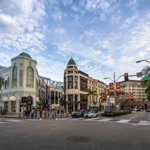 Explore Rodeo Drive in Beverly Hills: A World-Renowned Shopping Destination