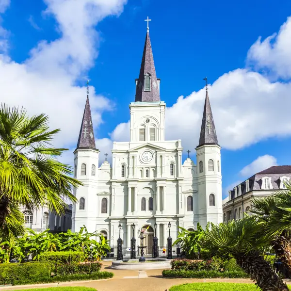 Visit the St. Louis Cathedral: Discover New Orleans' Historic Centerpiece